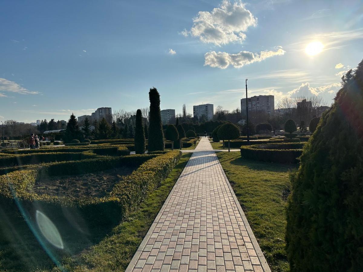 Апартаменты Fantastic View On Chisinau Center - Super Fast Wifi - Two Botanical Gardens - 2Br Экстерьер фото